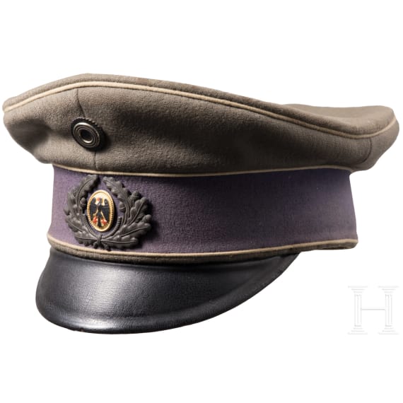 A field-grey visor cap for officers