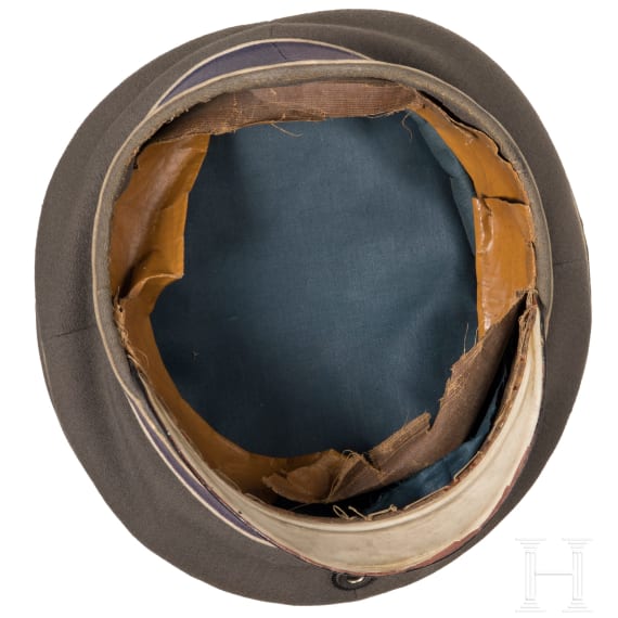 A field-grey visor cap for officers