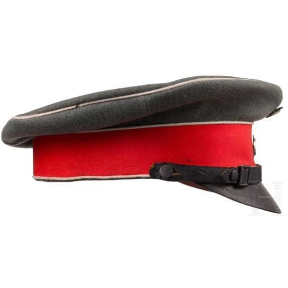 A field-grey visor cap for reserve officers of the Cuirassiers