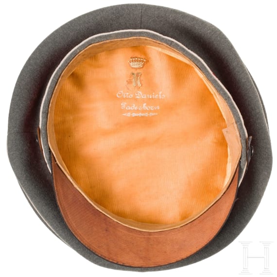 A field-grey visor cap for reserve officers of the Cuirassiers