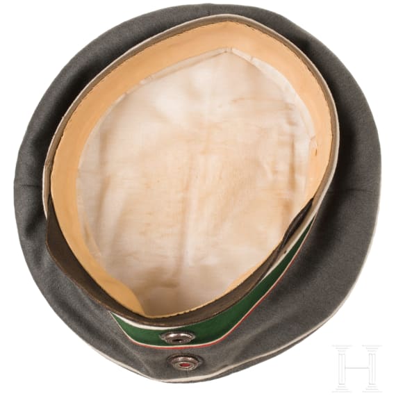 A field-grey visor cap for officers of the Prussian hussars