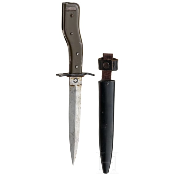 A DEMAG trench dagger