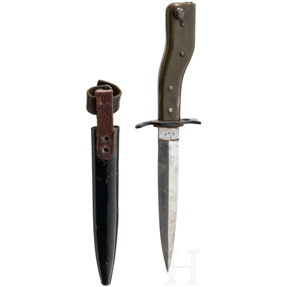 A DEMAG trench dagger