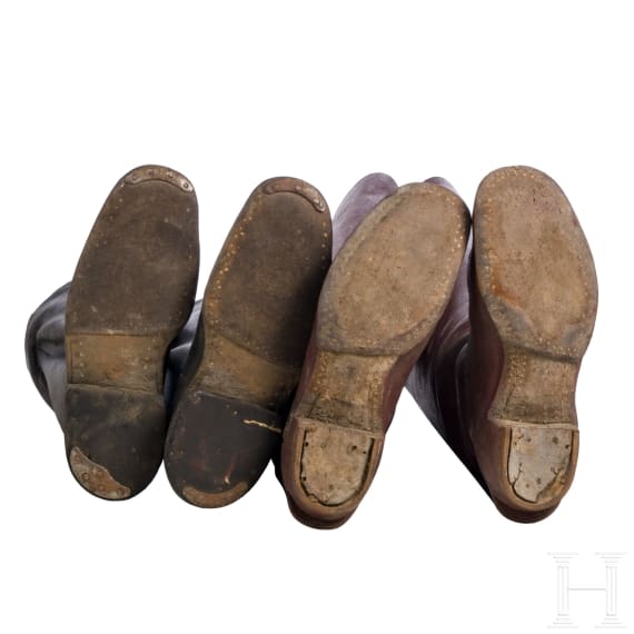 Zwei Paar Kavalleriestiefel