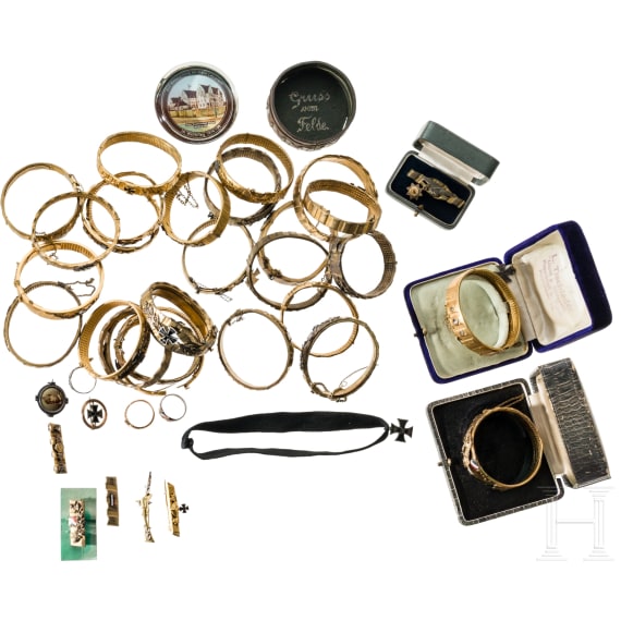 Sammlung patriotischer Schmuck - Armreifen, Ringe, Anstecker