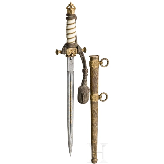A dagger for officers of the Imperial Navy, with a damask blade and a gold inscription reading "1917. Dr Alfred Middell. 1935."