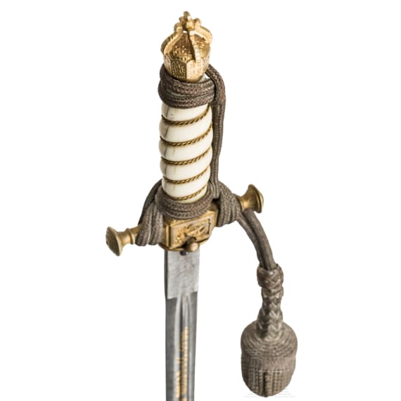 A dagger for officers of the Imperial Navy, with a damask blade and a gold inscription reading "1917. Dr Alfred Middell. 1935."