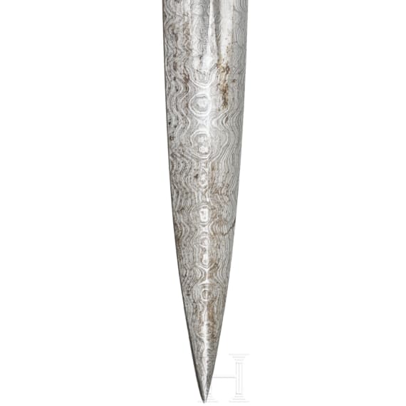 A dagger for officers of the Imperial Navy, with a damask blade and a gold inscription reading "1917. Dr Alfred Middell. 1935."