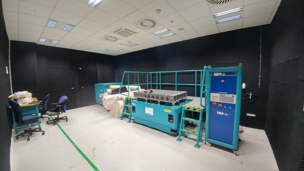 170809 TIRA Schwingtechnik -5- - Ansicht Gesamtsystem.jpg