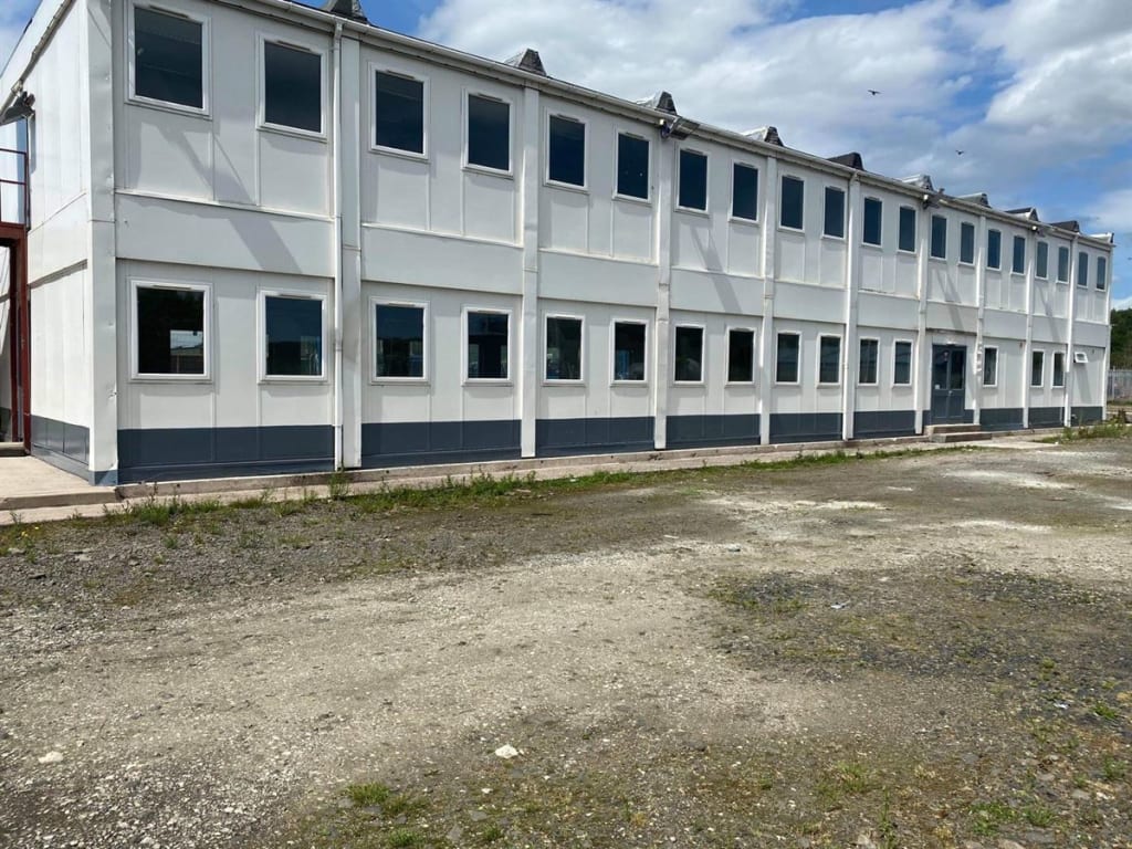 Recently refurbished 6,000 sq ft Complex Comprising of 20-Bays Of Modular Plastisol Modular Building