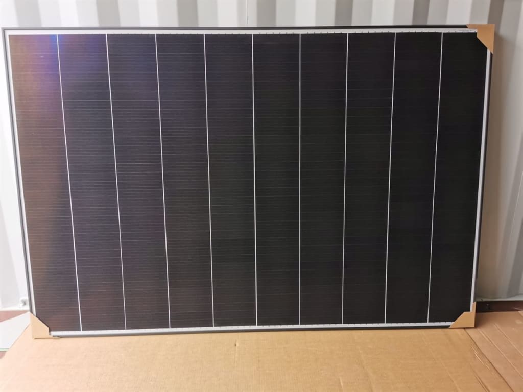 Quantity of New Hyundai HiE-S400VG – 400W Solar Panels