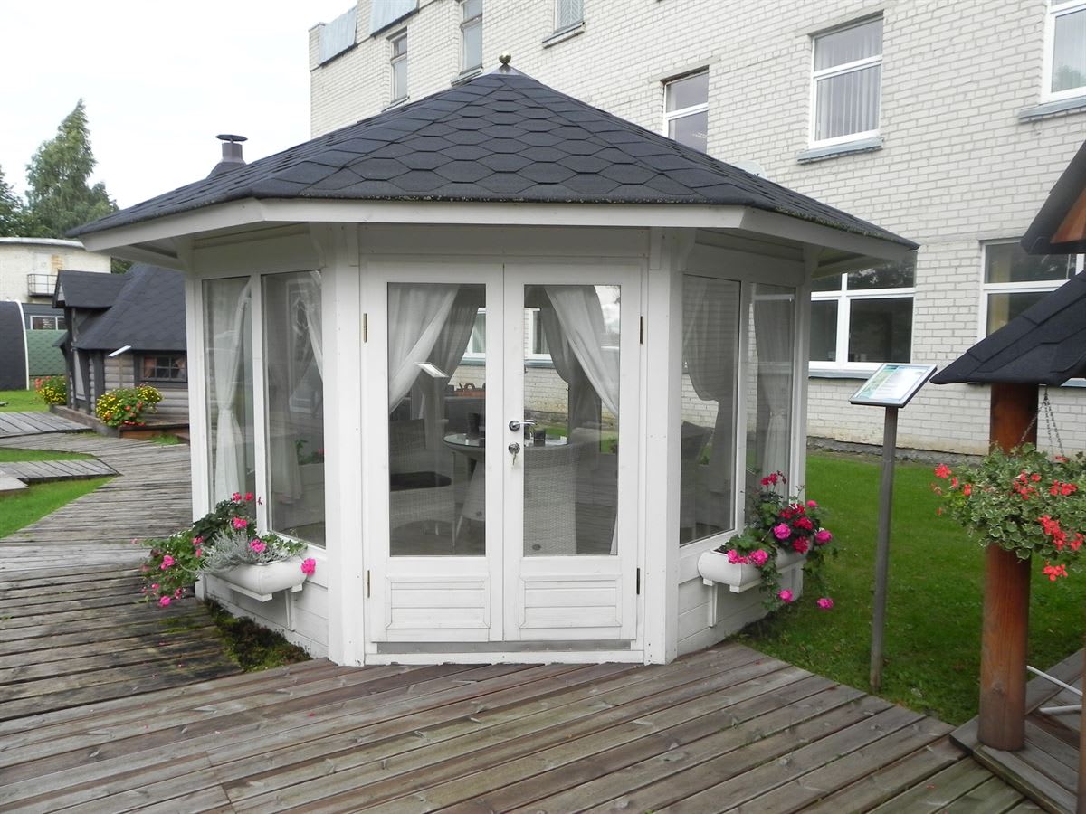 Quality Garden Timber Buildings to include BBQ Huts, Hot Tubs, Summer Houses, Sun Pavilions & More