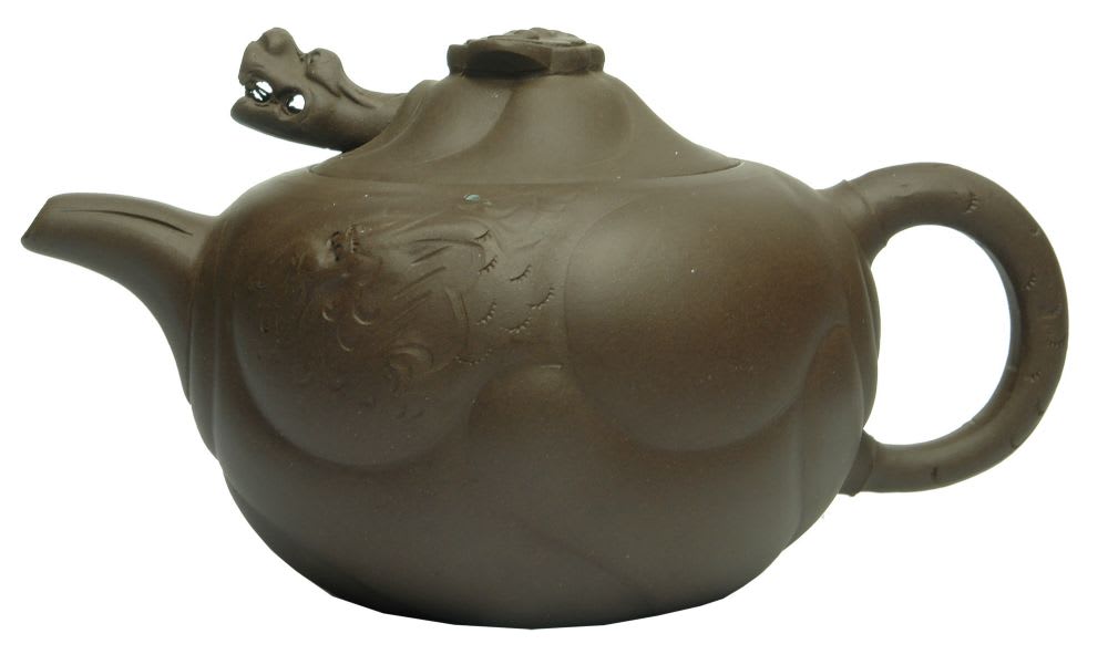 Chinese Teapot. Movable Dragons Head in lid.