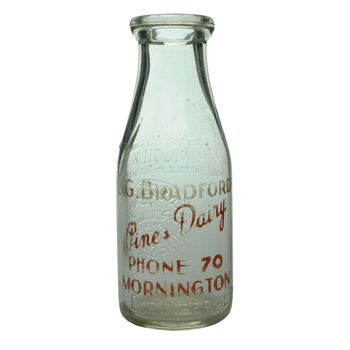 Milk. E. G. Bradford, Pines Dairy, Mornington. Wad lip. Ceramic Label. 1 Pint.