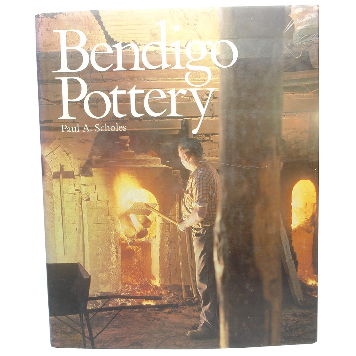Book. Bendigo Pottery, Paul A. Scholes, 1979.