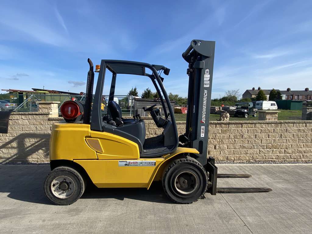 Plant, Machinery and Industrial Equipment to include Excavators, Dumpers, Forklifts, Tooling and more