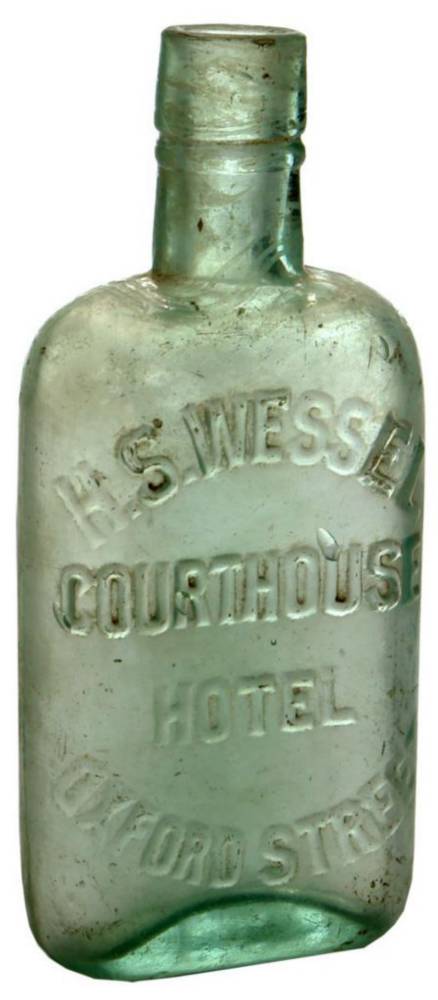 Wessel Courthouse Hotel Flask Bottle