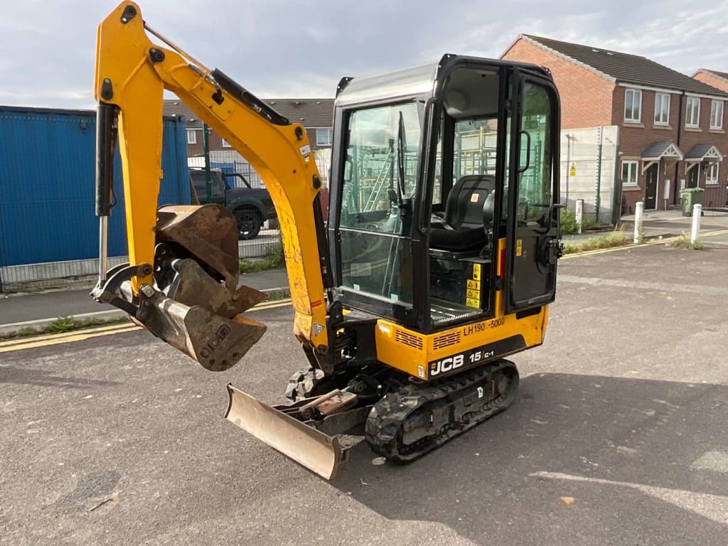 Excellent Selection of Plant and Machinery to include Excavators, Dumpers, Rollers, Wood Chippers, Bowsers & Much More