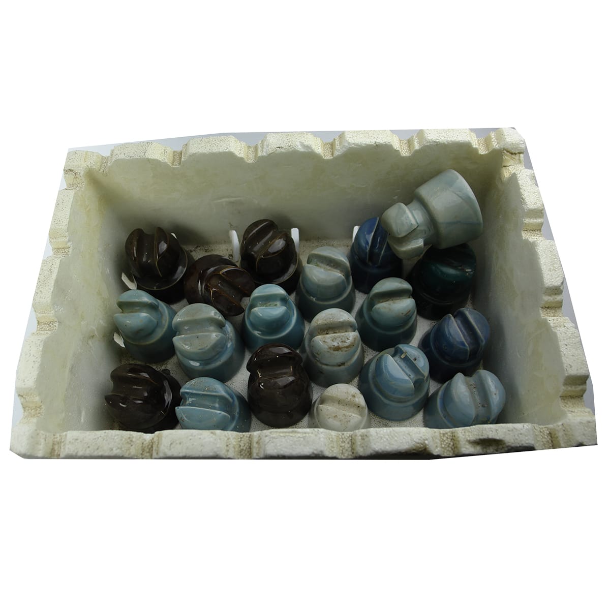 19 Porcelain Insulators. Groove over the top varieties. Different Colours. U2370+