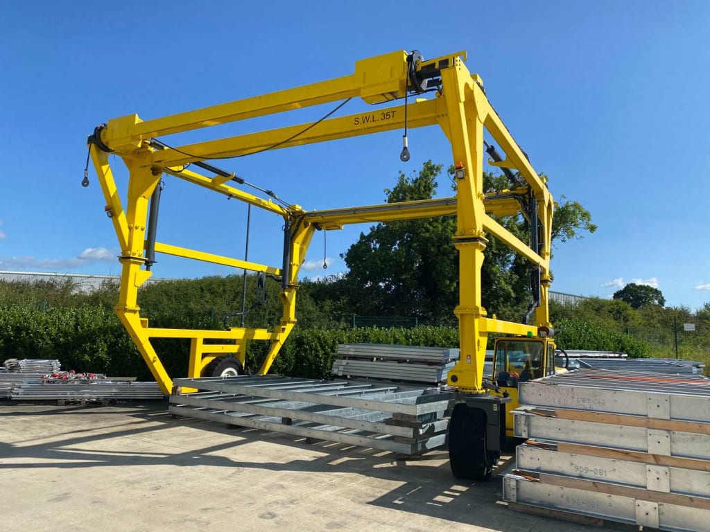 2019 Combi-Lift Combi-SC 3TA Telescopic Straddle Carrier, due to Business Restructure | 1 Owner From New