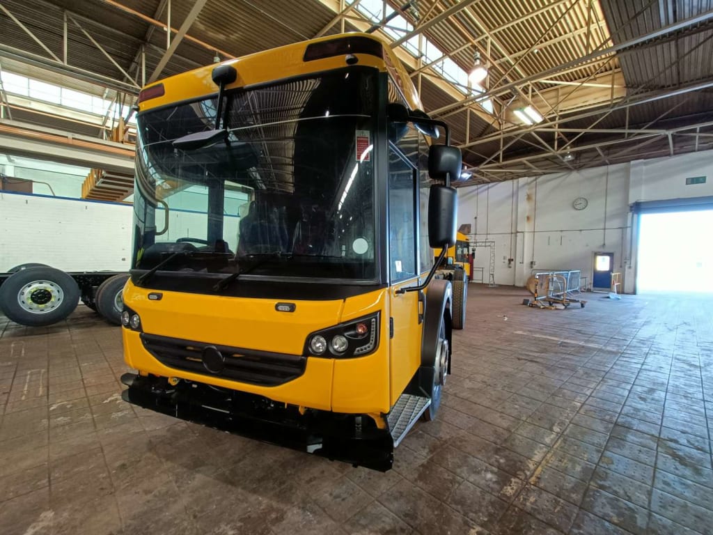 2023 Dennis Elite 2 Glider Chassis & 2017 Renault Kangoo Maxi Business LL21, due to Business Restructure
