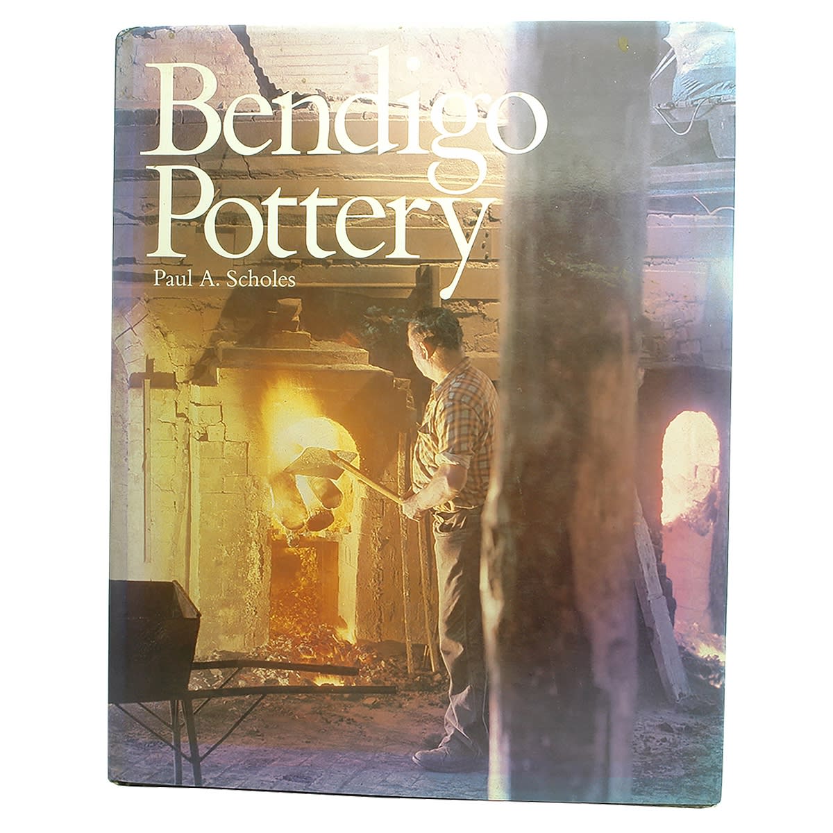 Book. Bendigo Pottery, Paul A. Scholes, 1979.