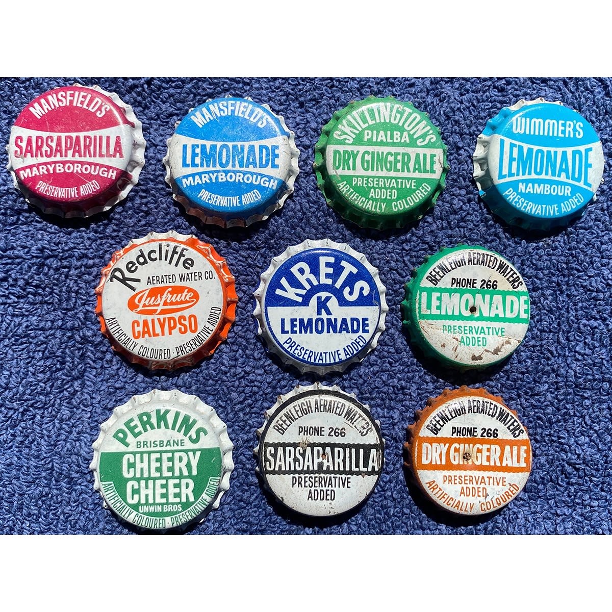 10 QLD Crown Seal Caps: Krets; Redcliffe Aerated; 2 x Mansfields Maryborough; Perkins; Skillingtons; 3 x Beenleigh Aerated Waters; Wimmers Nambour. (Queensland)