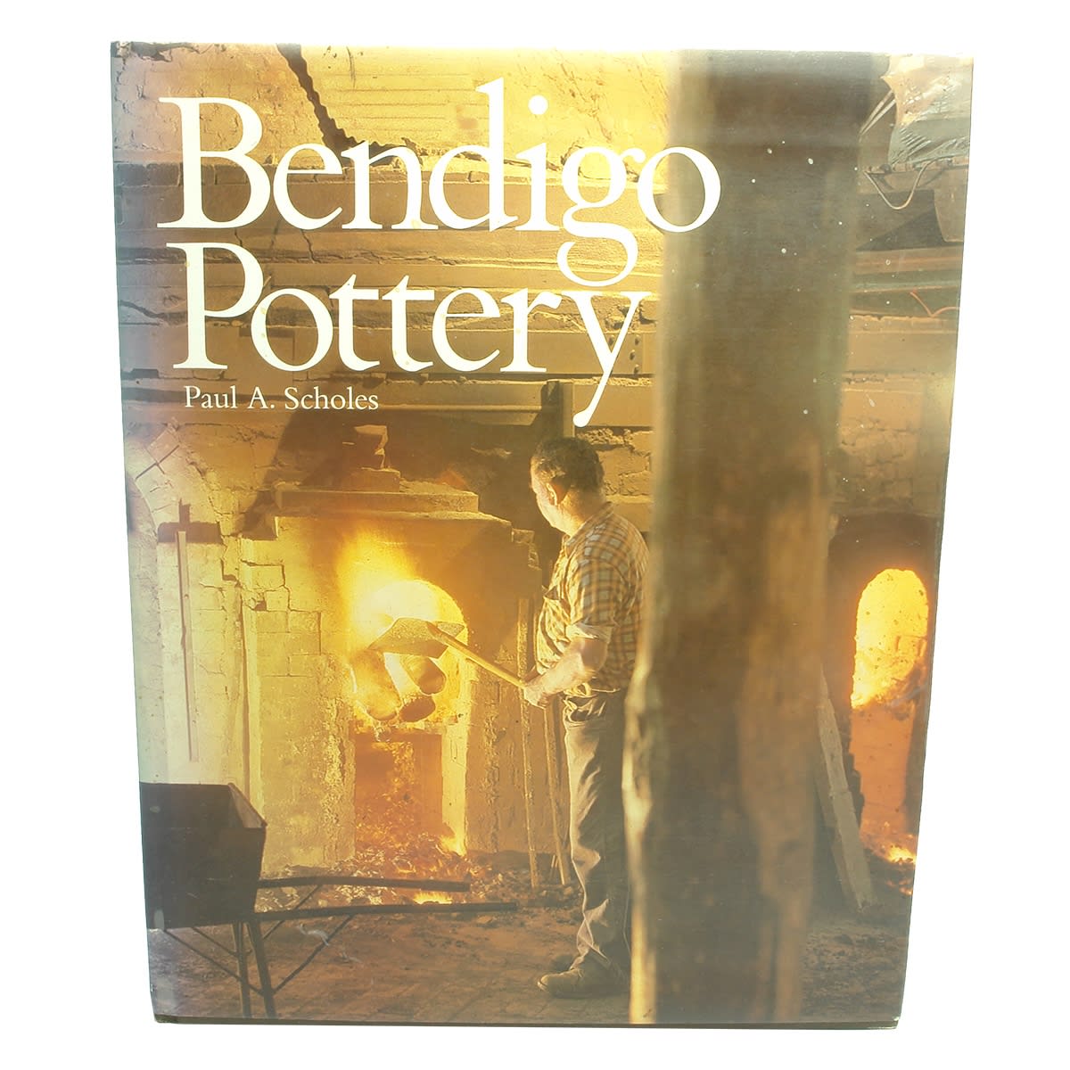 Book. Bendigo Pottery, Paul A. Scholes, 1979.