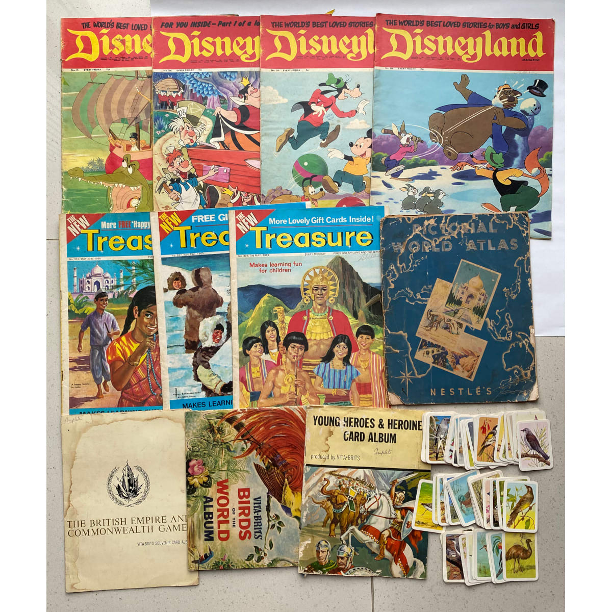 4 Disneyland & 3 Treasure Magazines 4 albums of collectors cards plus around 60 loose cards: Vita Brits Young Heroes & Heroines Birds of the world Nabisco Commonwealth Games Nestle's World Atlas Australian Birds.