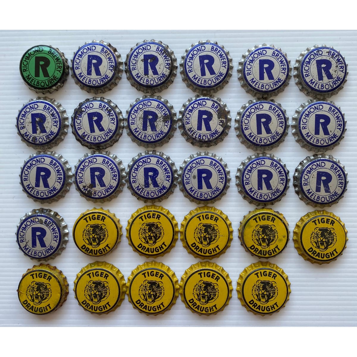 29 Richmond Brewery Melbourne Crown Seal Caps. 1 x Black "R" on Green 18 x Blue "R" on silver 10 x Black & Gold Tiger Draught with Tigers Head.