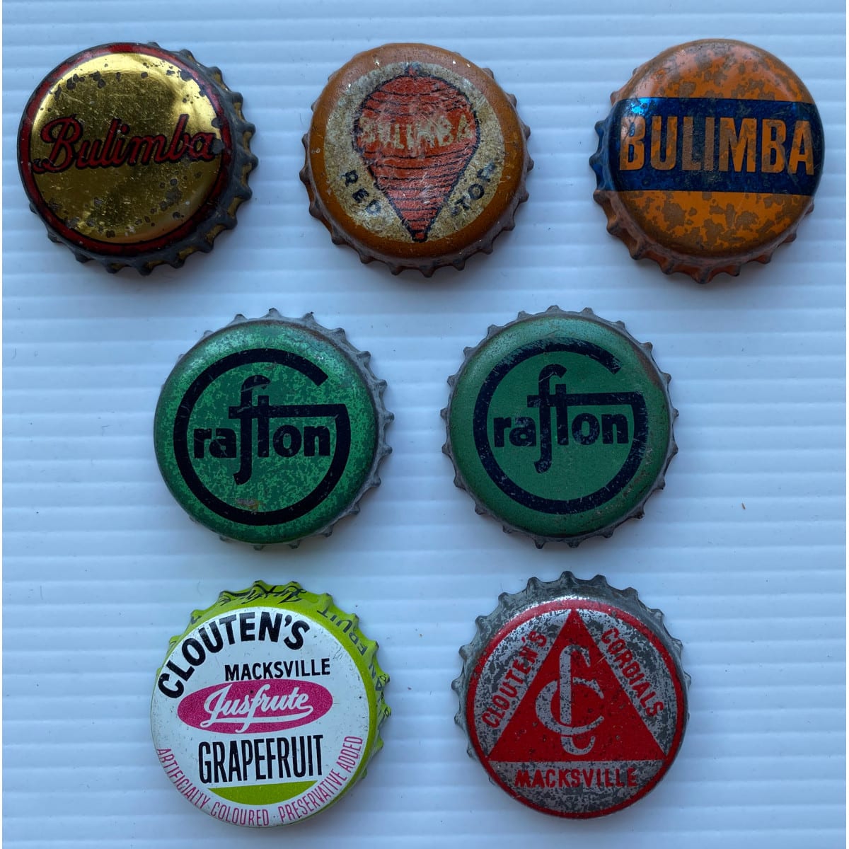 7 Crown Seal Caps: 3 diff Bulimba brewery 2 Grafton brewery 2 diff Clouten's Macksville soft drinks.