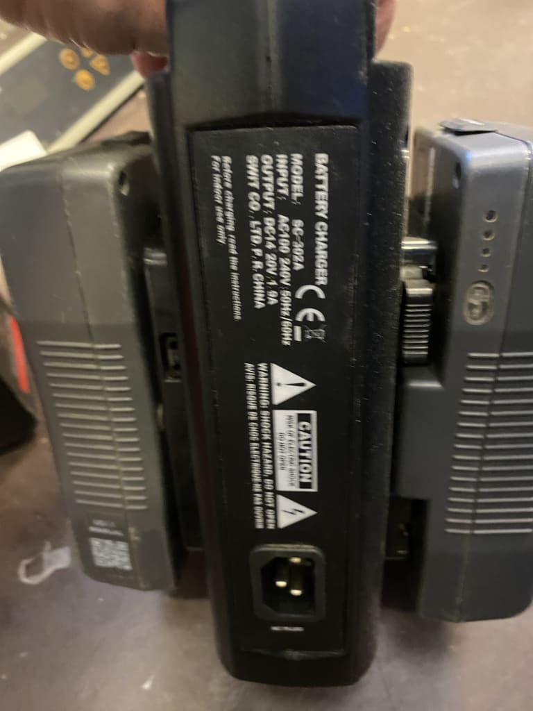 chargeur_swit-146wh_3.JPG