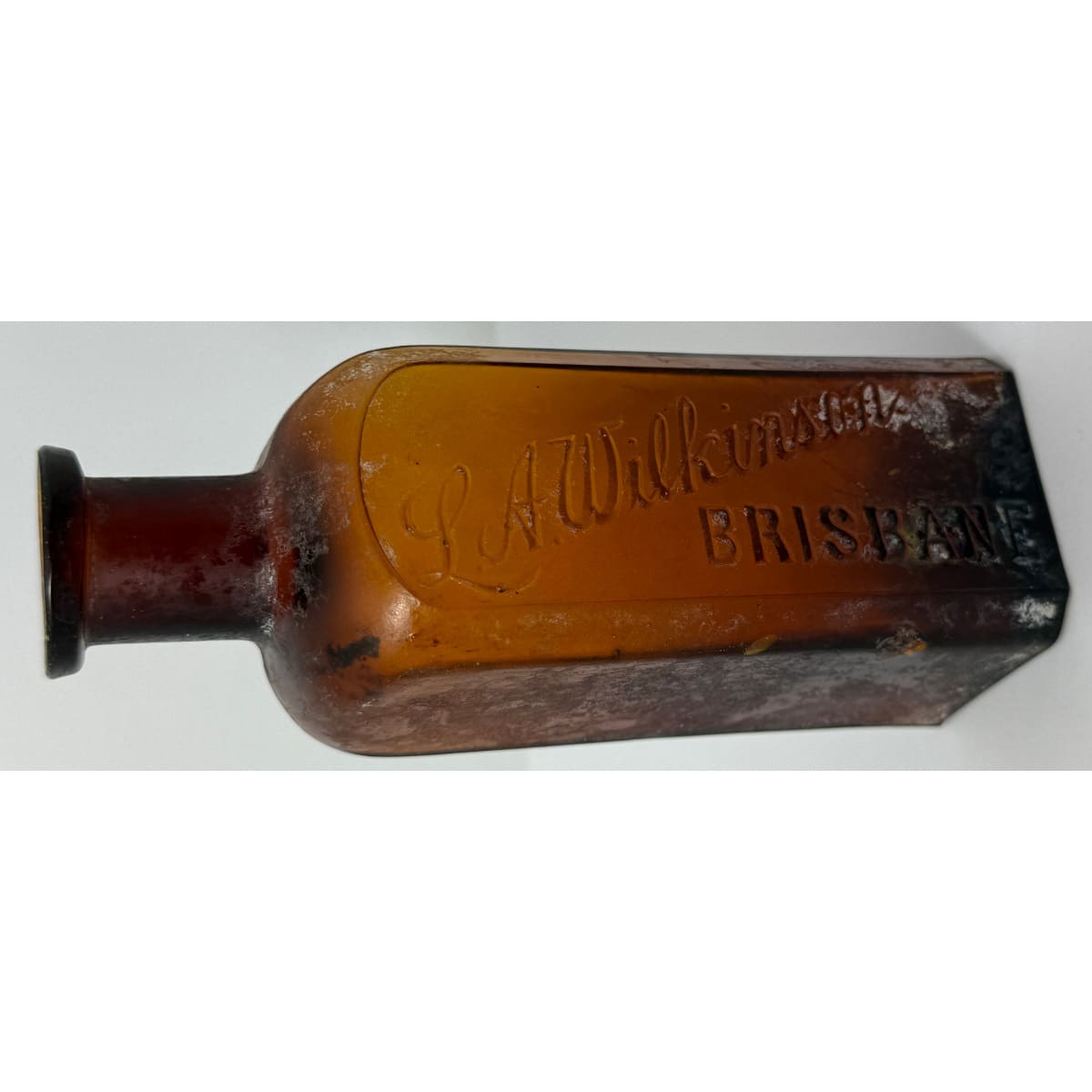 Chemist. L. A. Wilkinson, Brisbane. Amber. Square. 5 oz. 144 mm. (Queensland)