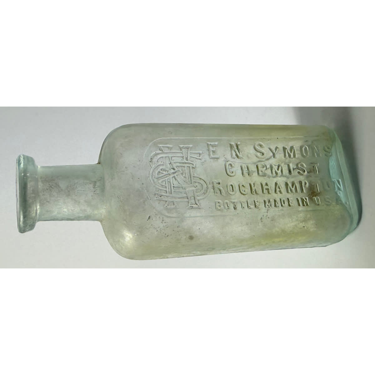 Chemist. E. N. Symons, Rockhampton. Whitall Tatum. Manhattan Oval shape. Aqua. 2 oz. 112 mm. (Queensland)
