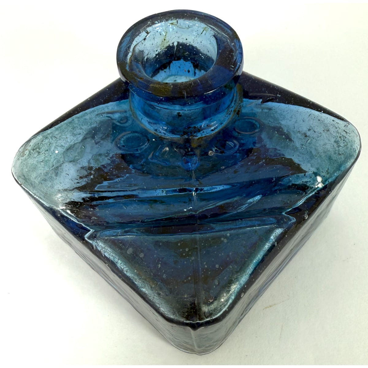Ink. Polygon. Rd No. 676908. Pen Rest. Mid Blue. 2 oz size. 45 mm tall and 60 mm across.