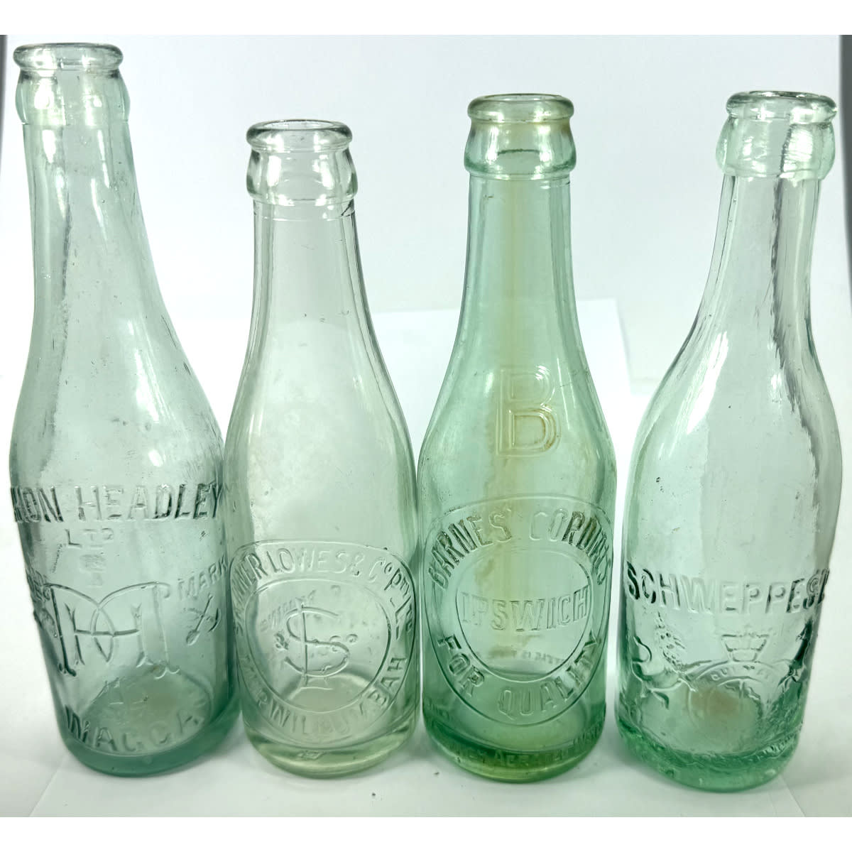 4 small Crown Seals: Mahon Headley Ptd Wagga; Skinner Lowes & Co Pty Ltd Murwillumbah; Barnes Cordials Ipswich; Schweppes, Coat of Arms, Applied top.