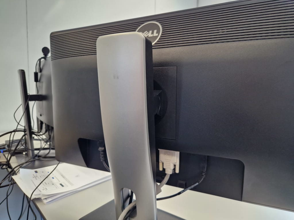 P2312H_2.jpg