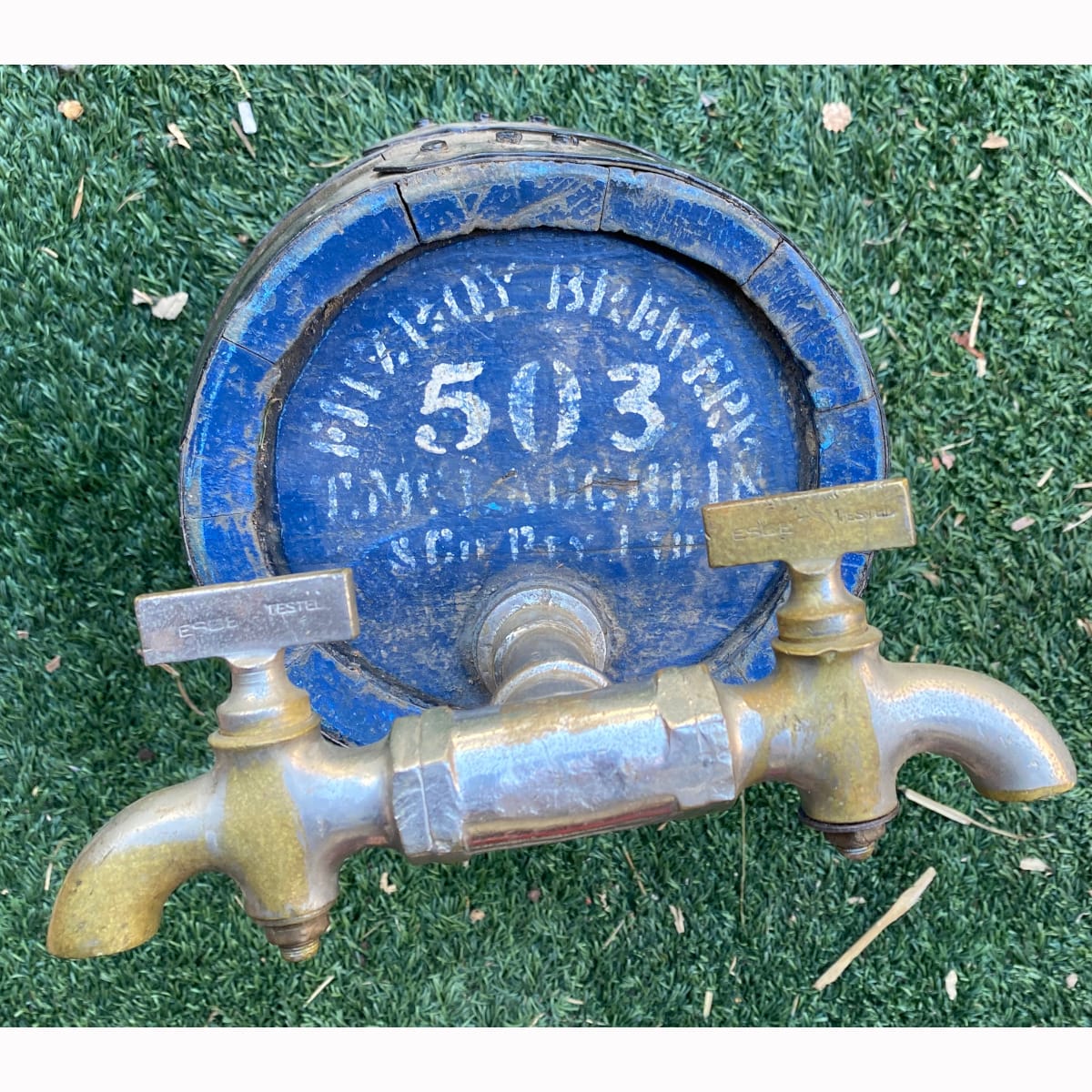 Very small wooden barrel. Fitzroy Brewery T. McLaughlin & Co Pty Ltd. Unmarked brass bung surround. Esbe Tested on both taps. (Rockhampton, Queensland)