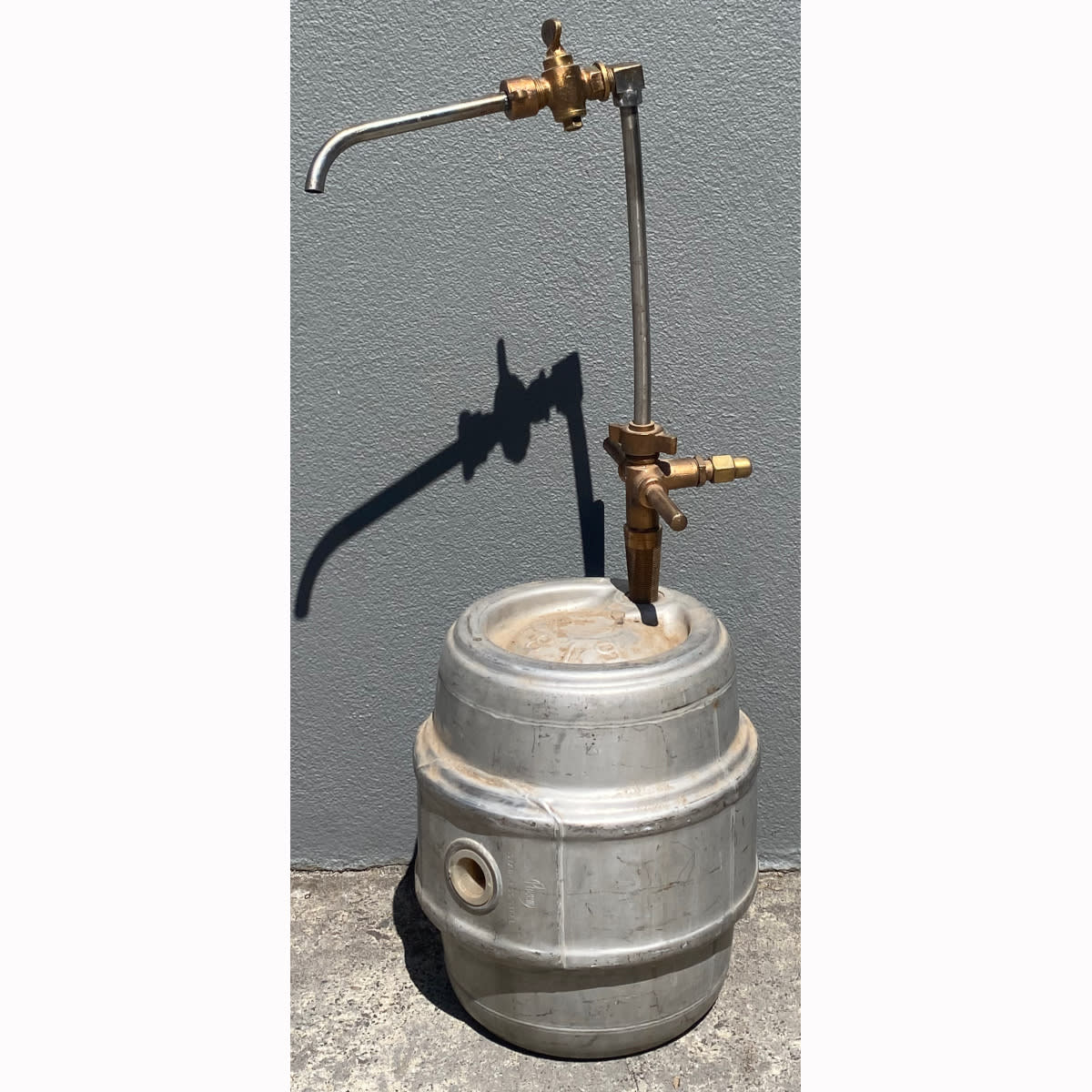 Beer Keg. Rheem Stainless Steel Australia Beer Keg. Castlemaine Perkins Ltd Brisbane on the base. Brass & Stainless steel tap and tubes. (Not for post. Arrangements will have to be made by winning bidder for pickup or courier delivery)