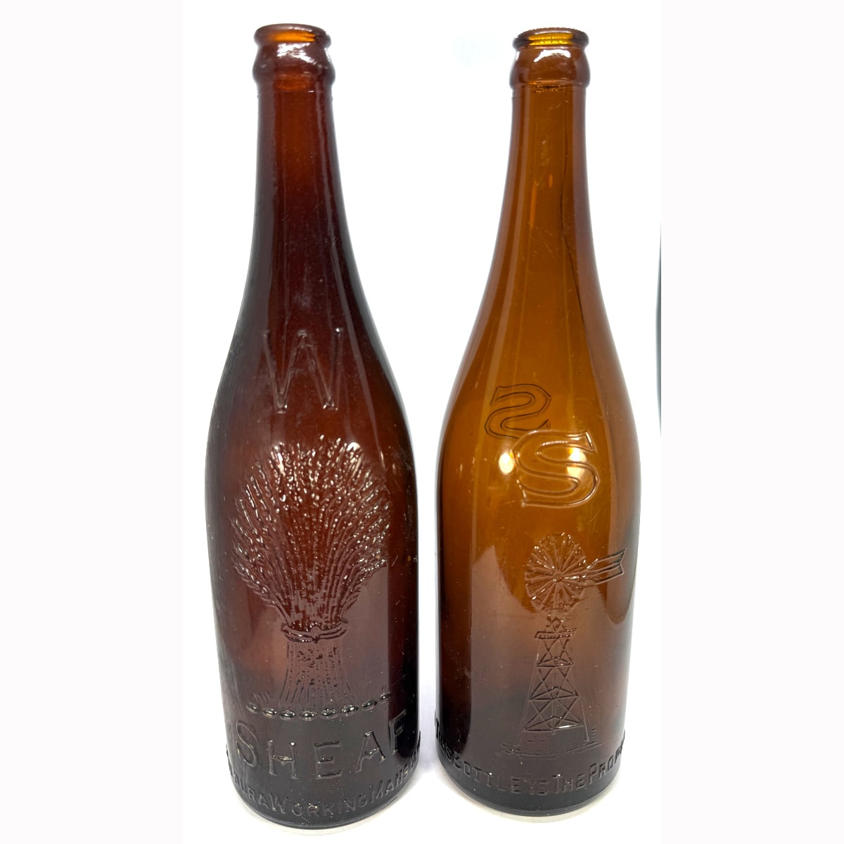 2 Mildura Beers: Working Mans Club, Wheat Sheaf; Settlers Club, Windmill. Amber. 26 oz. (Victoria)