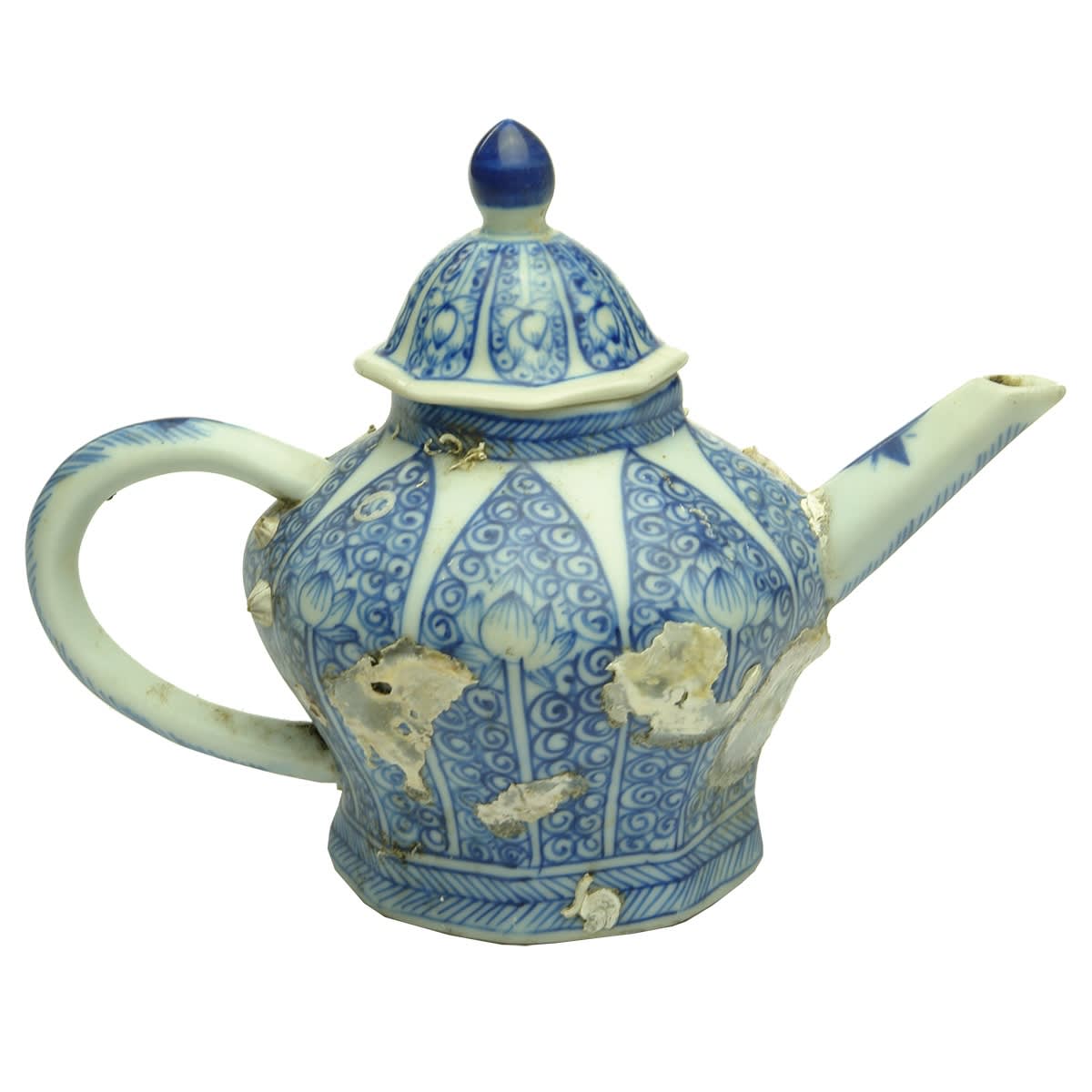 Chinese Teapot. Blue & White. Octagonal with lid. Ca Mau Wreck. 1720s. (China)