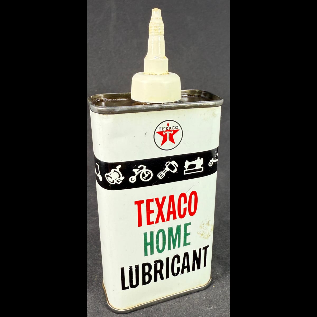Household Oiler. Texaco Home Lubricant. Pictures of Appliances. Texaco Inc. New York. (Not for standard post due to contents. Winning bidder will have to make other arrangements to collect)