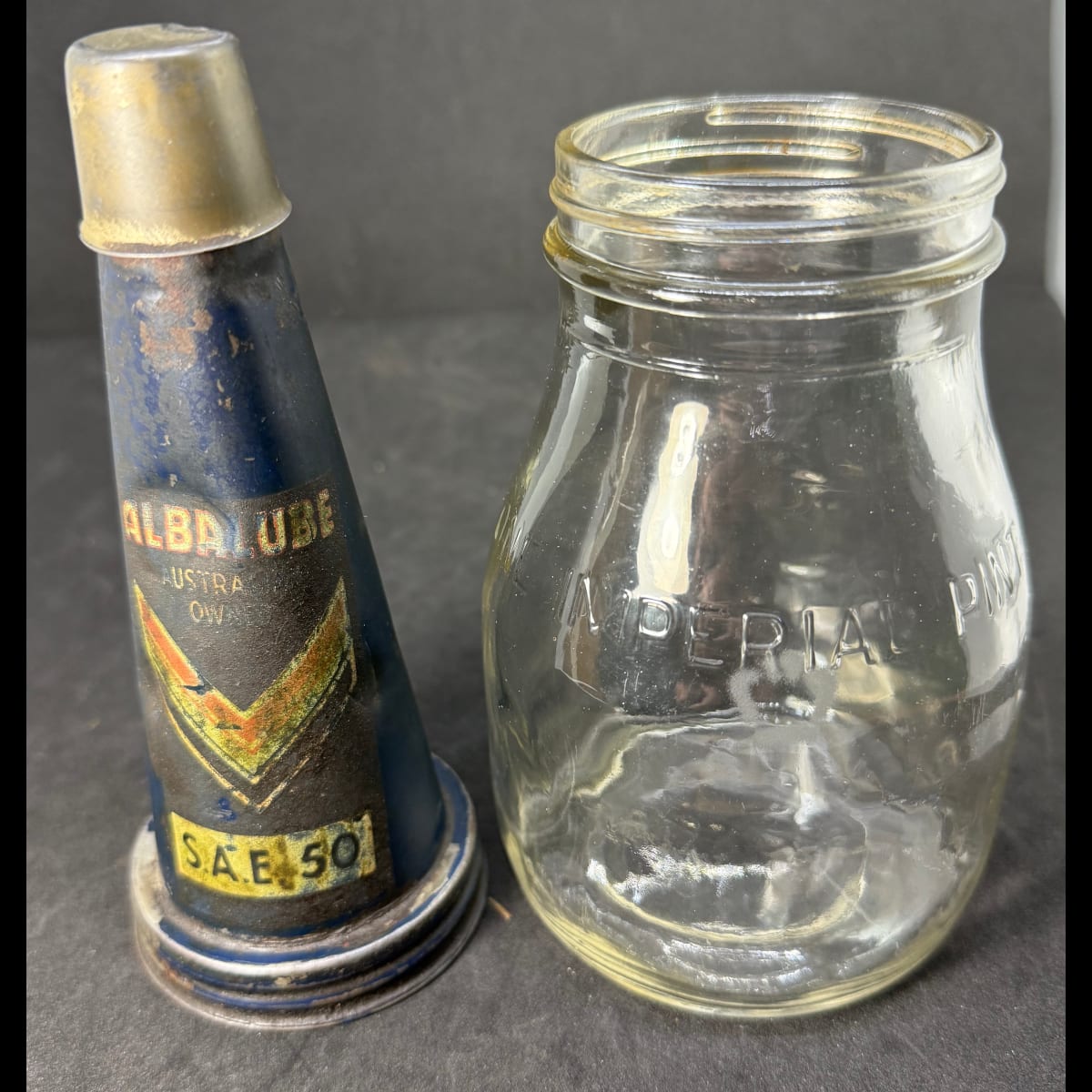Tin oil top pourer. Albalube Australian Owned. Chevron. SAE50. Generic Pint Bottle.