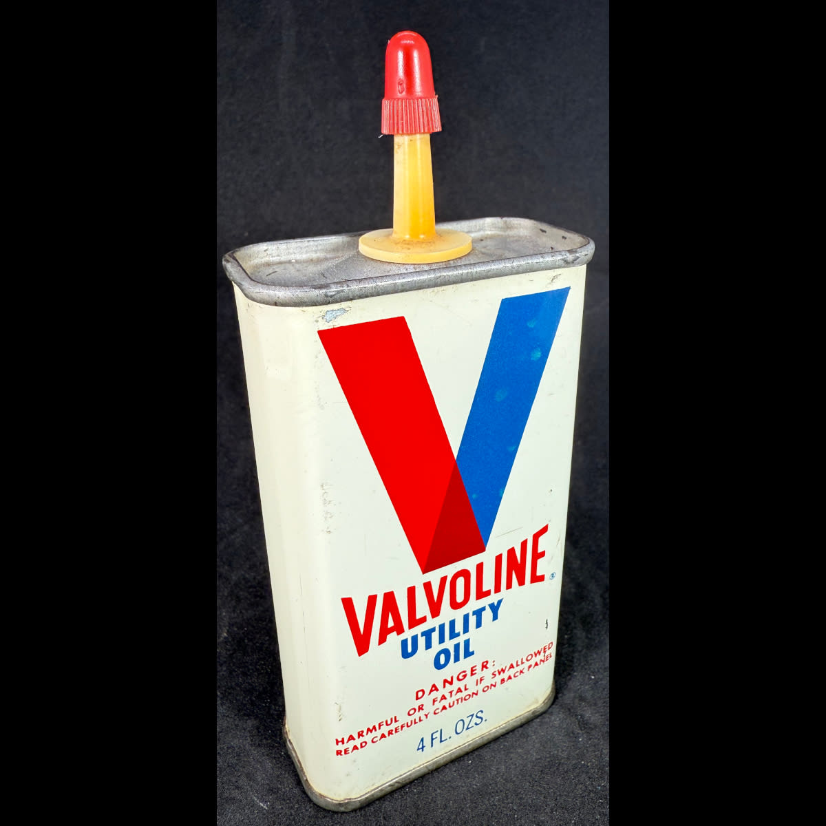 Household oil tin. Valvoline Utility Oil. 4 oz. Still sealed and full. (Not for standard post due to contents. Winning bidder will have to make other arrangements to collect)