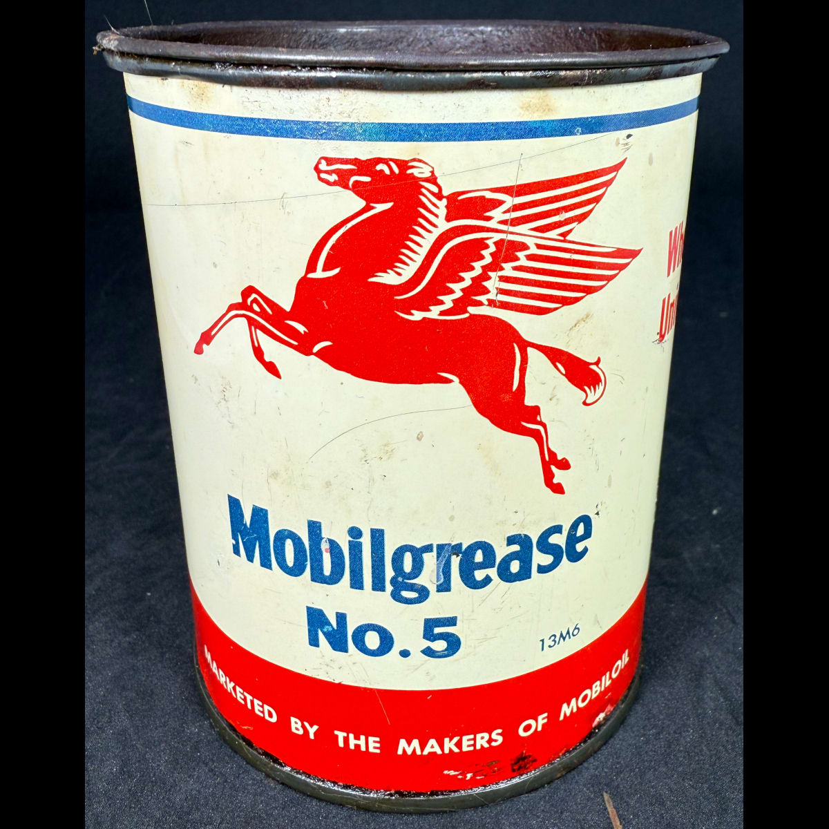 Tin. Mobilgrease No. 5. Marketed by the makers of Mobiloil. Vacuum oil company Pty. Ltd. Incorporated in Australia. Pegasus facing left. 1 lb. (Not for standard post due to contents. Winning bidder will have to make other arrangements to collect)