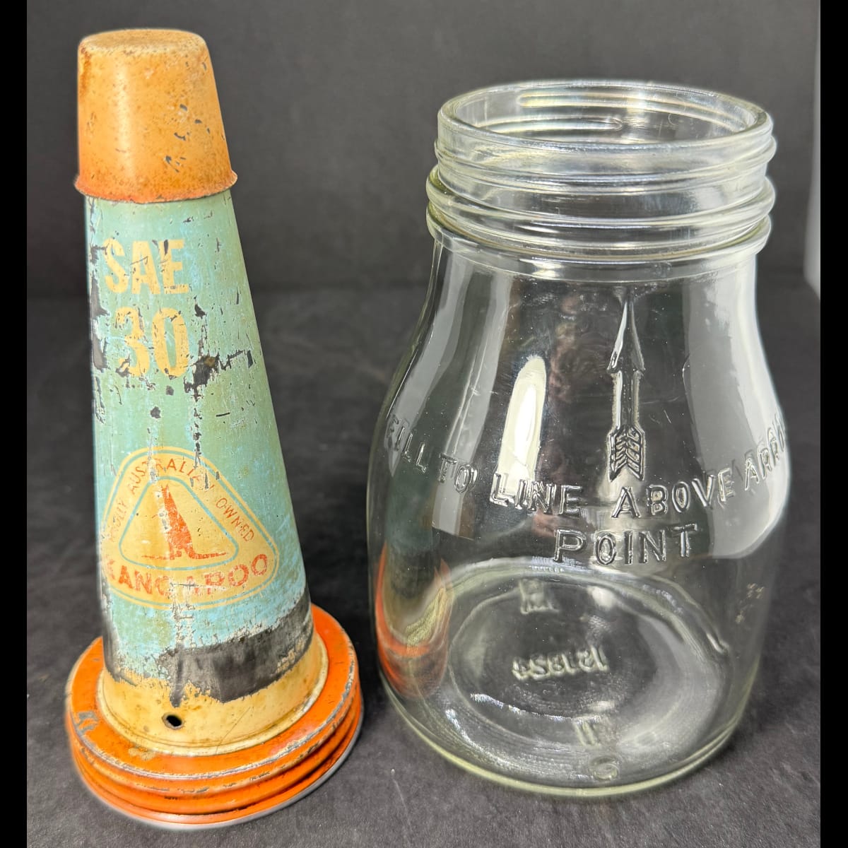 Tin oil top pourer. Kangaroo Wholly Australian Owned. SAE 30. Generic Pint bottle.
