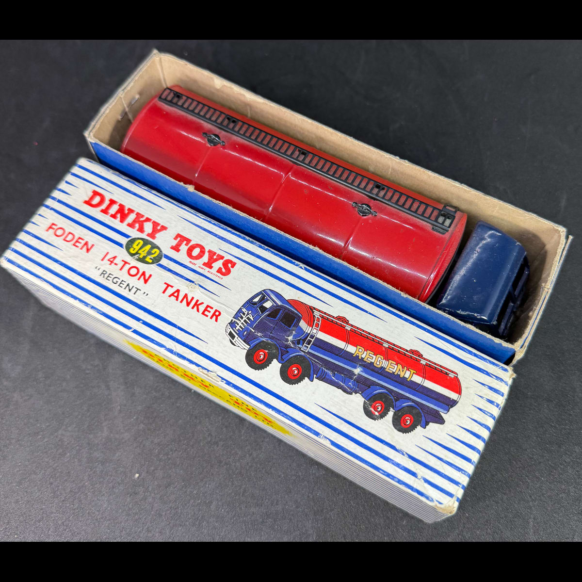 Toy Truck. Dinky Toys. Meccano. Foden 14-ton Tanker - Regent. No. 942. Original box with 1956 inspection stamp inside the box lid.