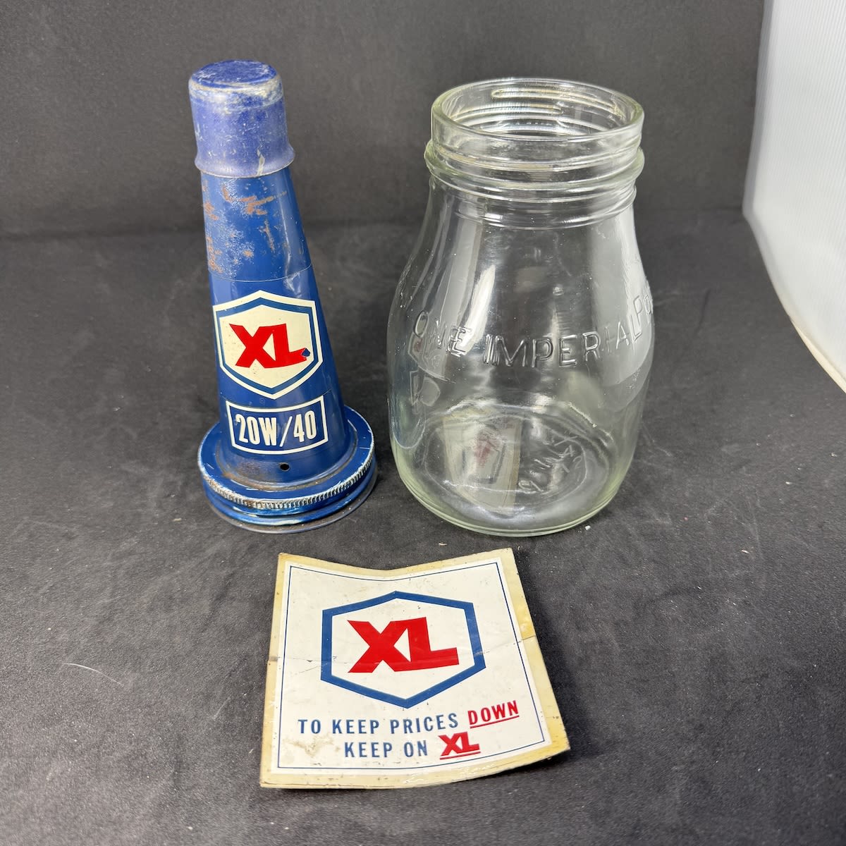 Tin oil pourer, Pint Bottle plus decal. XL 20W/40 tin pourer. To keep prices down keep on XL decal.