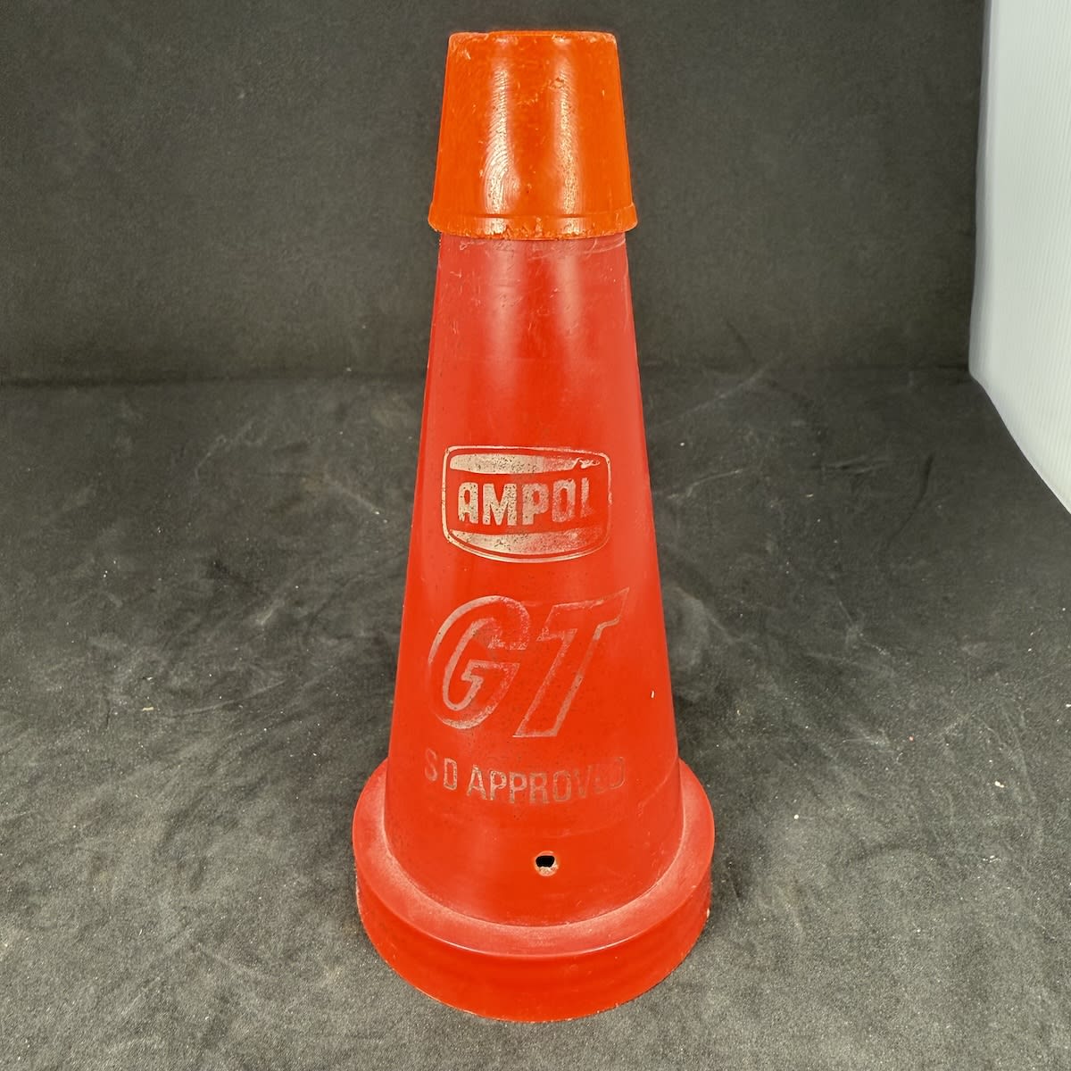 Plastic Oil top pourer. Ampol GT. SD Approved. Silver on Red.