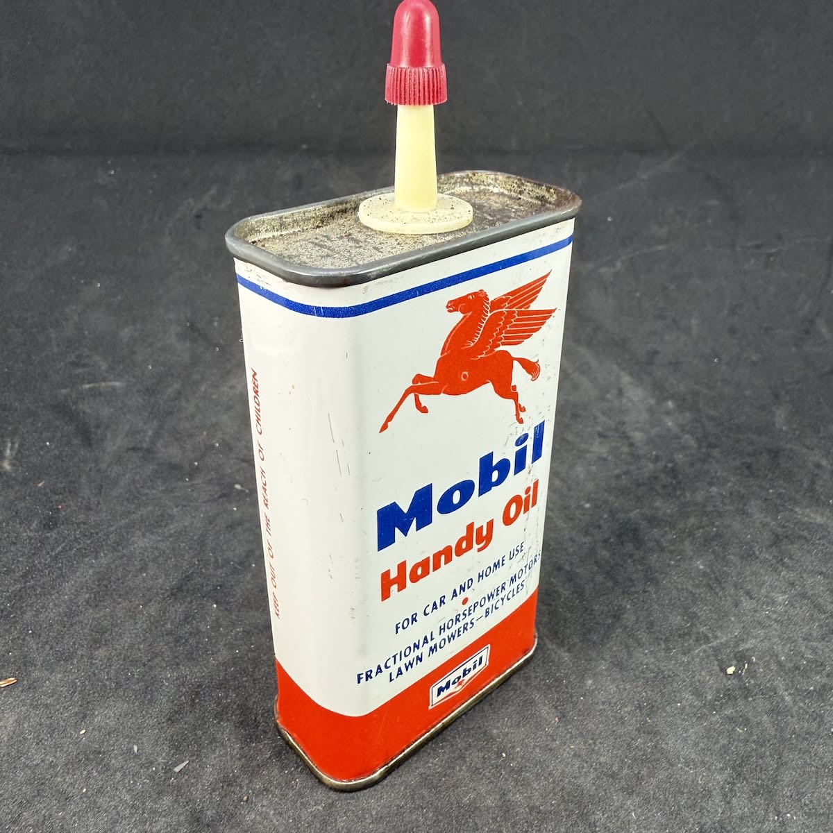 Household Oil Tin Oiler. Mobil Handy Oil. Pegasus facing left. New York. 4 oz. (Not for standard post due to contents. Winning bidder will have to make other arrangements to collect)